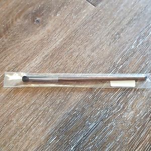 MakeUp Forever professional eyeshadow brush 216 Wavy